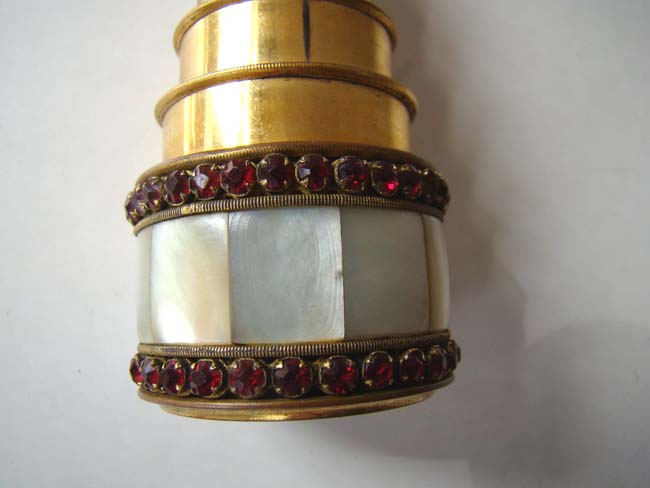 A fine French five-draw gilt brass monocular decorated with faux rubies and mother-of-pearl circa 1820 — image 2